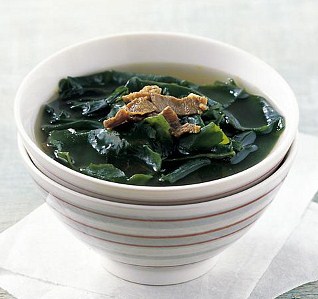 eating seaweed soup