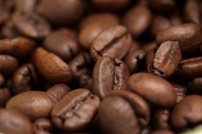 what are the benefits of eating coffee beans 